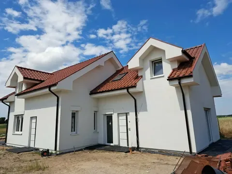 Dom dwulokalowy w Łosińcu